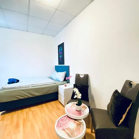 Bright & Spacious 3br With Direct Access Apartment