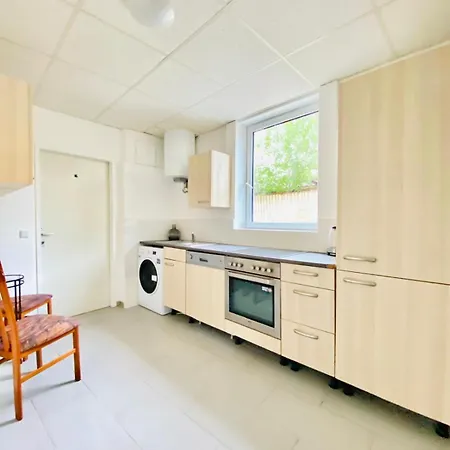 Apartment Bright & Spacious 3br With Direct Access