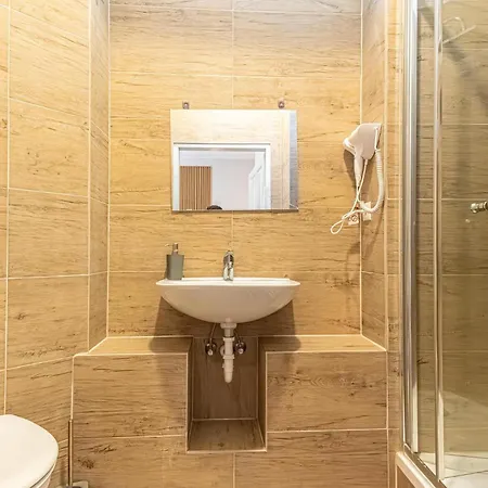 Wiener Stadthalle Boutique - Ideal For Couples Wien