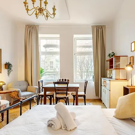 In Quiet Location Near Center Apartment *