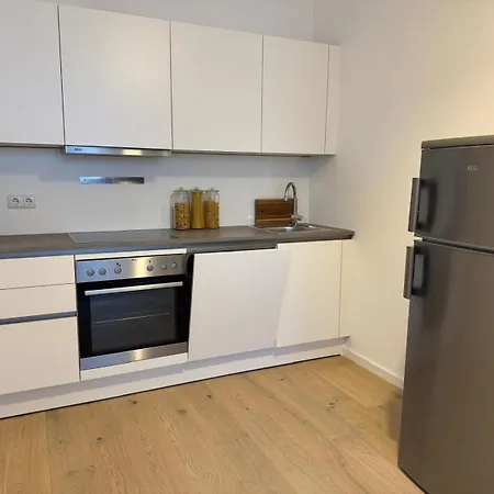 Train Station, Kahlenberg, Historic, Danube - Axara Housing Fhg 20 Apartment