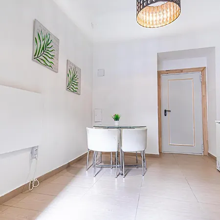 Apartment Simple W Full Kitchen Wiener Stadthalle Vienna
