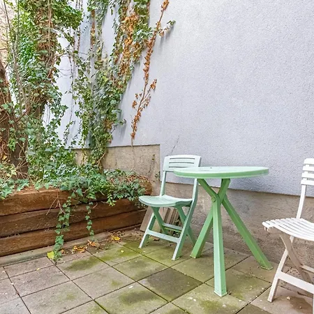 Apartment Simple W Full Kitchen Wiener Stadthalle