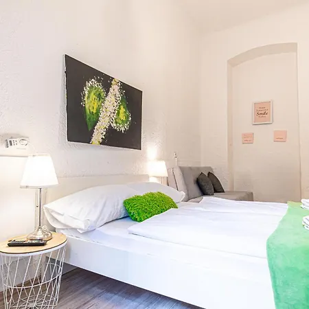 Apartment Simple W Full Kitchen Wiener Stadthalle