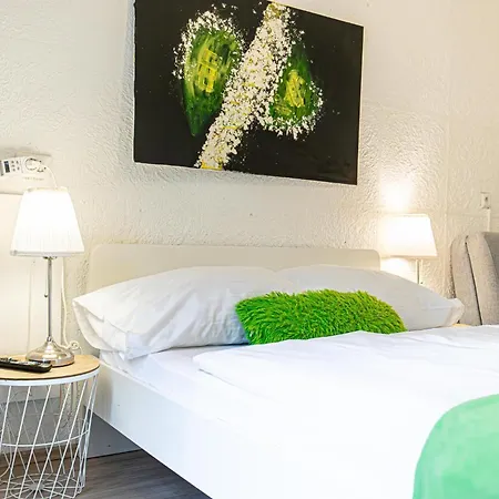 Apartment Simple W Full Kitchen Wiener Stadthalle *
