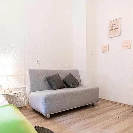 Apartment Simple W Full Kitchen Wiener Stadthalle Vienna