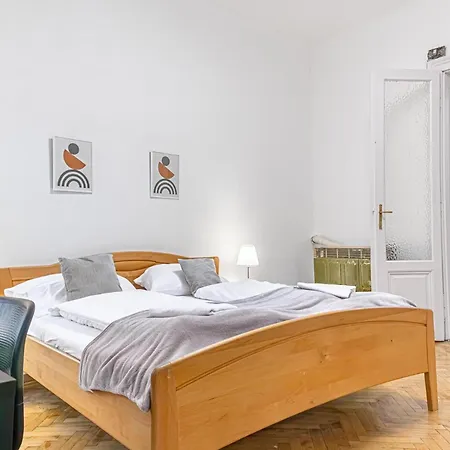 Family-friendly 2br Apt.-perfect For Longstays Apartment