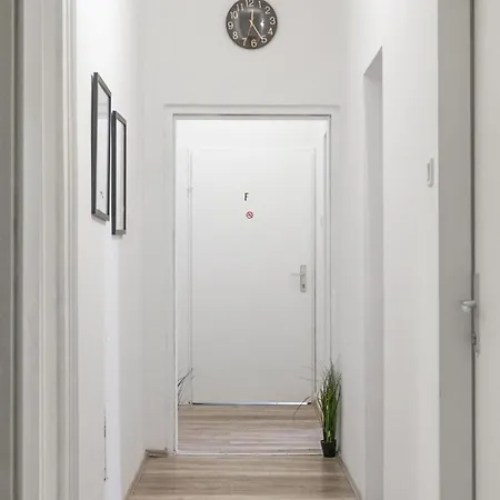 Massive 6br Shared At Millenium For Big Groups Vienna