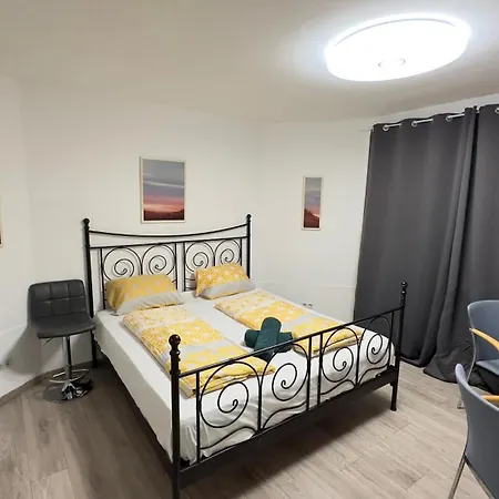 Exquisite In Shared With Garden & Parking Apartamento Viena