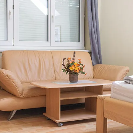 Exquisite In Shared With Garden & Parking Apartamento Viena