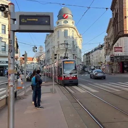 City&more! Charmantes Mit Altbauflair! Vienna
