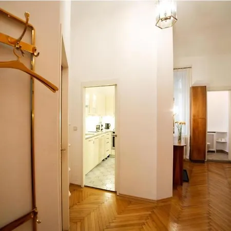 Premium Classical With Free Parking Apartment *