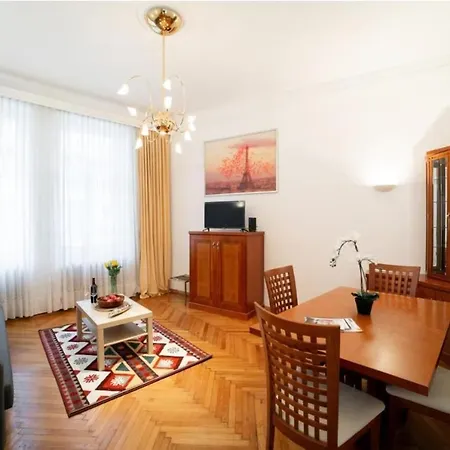 Apartment Premium Classical With Free Parking