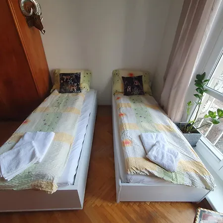 Homestay Wolfs Balkonruhe, Geraeumig S-bahn Krottenbach