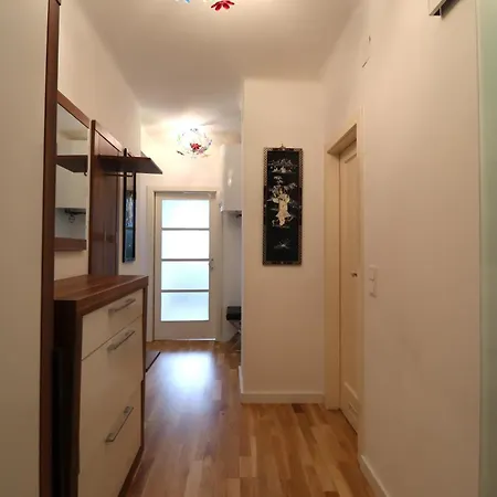 Exclusive Serviced Flat On Taborstrasse Apartment *