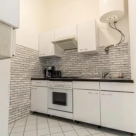 Explore Vienna: 1br Retreat Near Westbahnhof Apartment