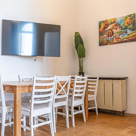 Cozy 3br For Up To 8p, 5min To Kongresspark Apartment *