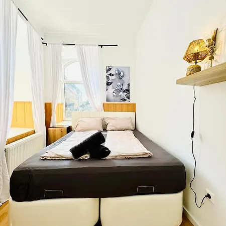 Comfy In A Shared Apt, 8min To Rathausplatz Apartament Wiedeń