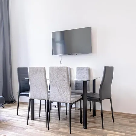 Explore 2br And 1lr Retreat Near Westbahnhof Vienna