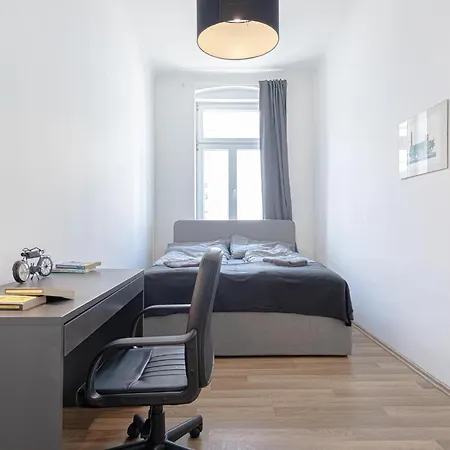 Explore 2br And 1lr Retreat Near Westbahnhof Apartment