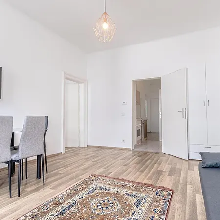 Apartment Explore 2br And 1lr Retreat Near Westbahnhof *
