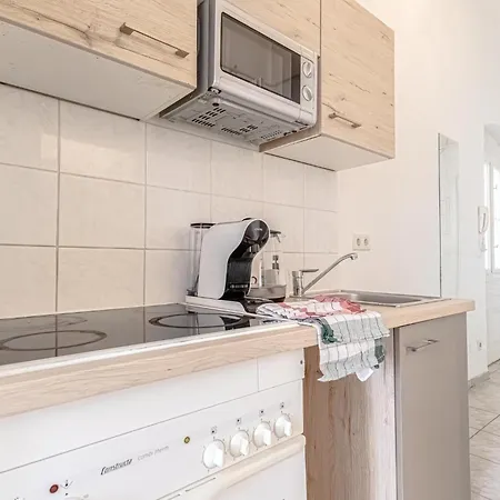 Explore 2br And 1lr Retreat Near Westbahnhof Apartment