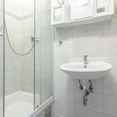 Explore 2br And 1lr Retreat Near Westbahnhof