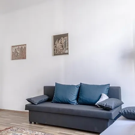 Apartment Explore 2br And 1lr Retreat Near Westbahnhof Wien
