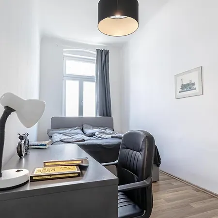 Explore 2br And 1lr Retreat Near Westbahnhof Vienna
