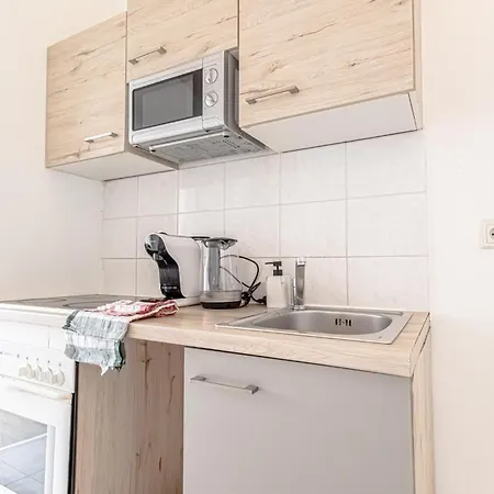 Explore 2br And 1lr Retreat Near Westbahnhof Apartment