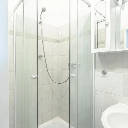 Apartment Explore 2br And 1lr Retreat Near Westbahnhof