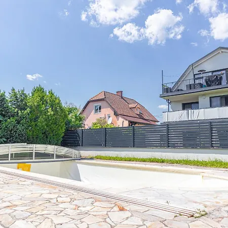 Exquisite In Shared With Garden & Parking Apartamento