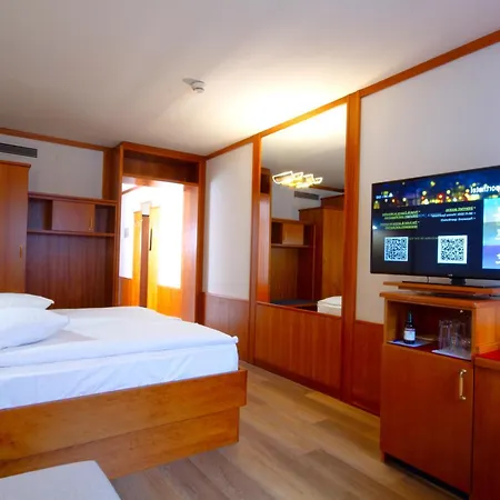 Vienna Sporthotel Отель 4*