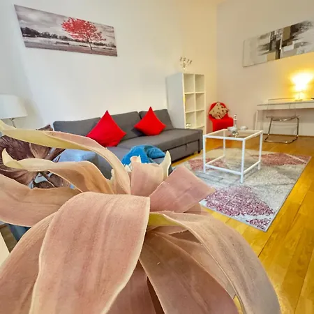 Charming Flat & Balcony Near Station L Bg5 Apartment *