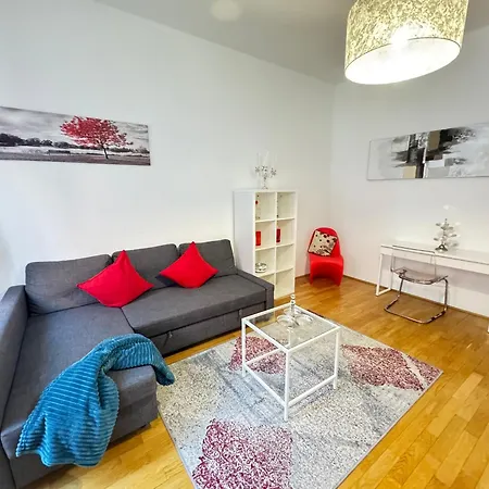 Charming Flat & Balcony Near Station L Bg5