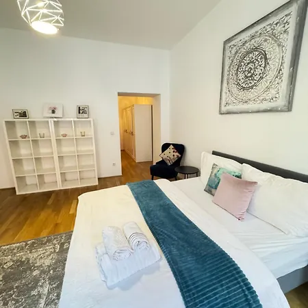 Apartment Charming Flat & Balcony Near Station L Bg5