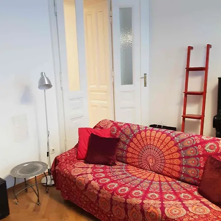 Grosse Helle Altbauwohnung * Vienna