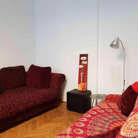 Grosse Helle Altbauwohnung Apartment