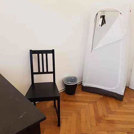 Grosse Helle Altbauwohnung *