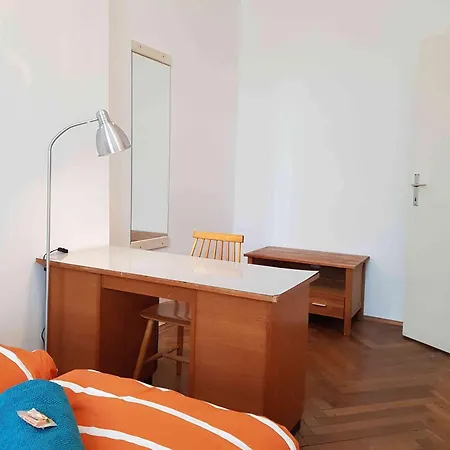 Grosse Helle Altbauwohnung Apartment *