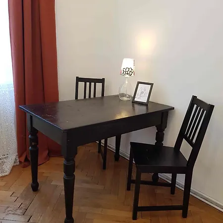 Grosse Helle Altbauwohnung *