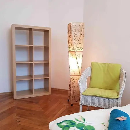 Grosse Helle Altbauwohnung