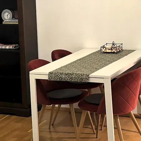 Ruhige Stadtwohnung Mit Balkon Apartmán