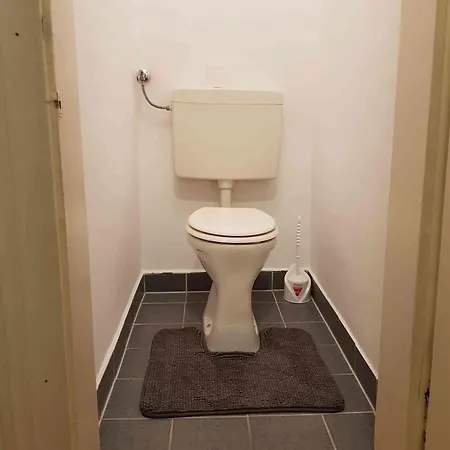 Grosse Helle Altbauwohnung Apartment *
