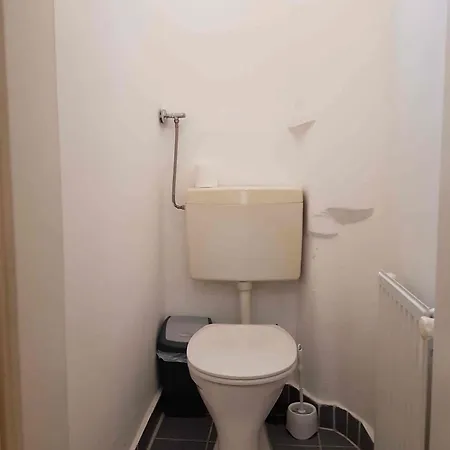 Grosse Helle Altbauwohnung *