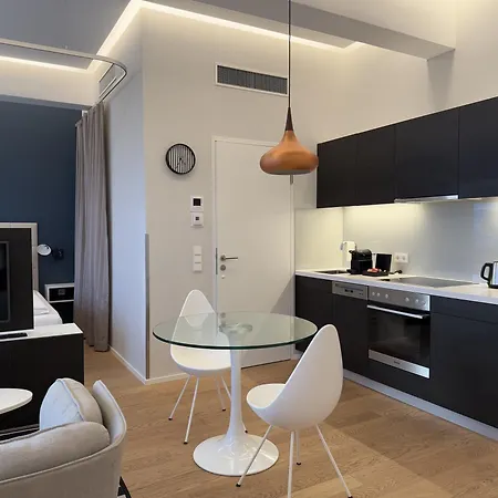 Luxury With Skyline View Apartment *
