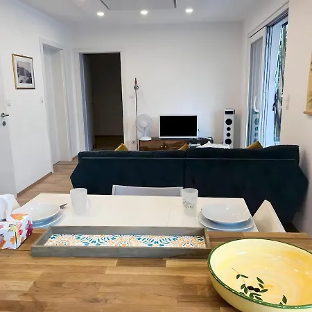 Apartment Mit Privatgarten & Salzwasserpool Vienna