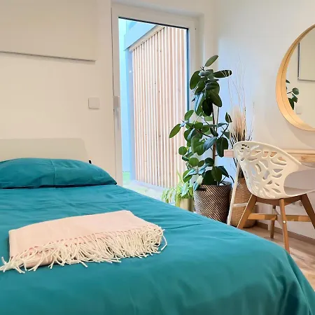 Apartment Mit Privatgarten & Salzwasserpool