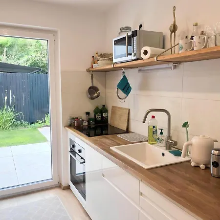 Apartment Mit Privatgarten & Salzwasserpool