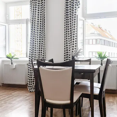 Ideal For Long-term Stays, 2 Bedroom Shared Apartment *